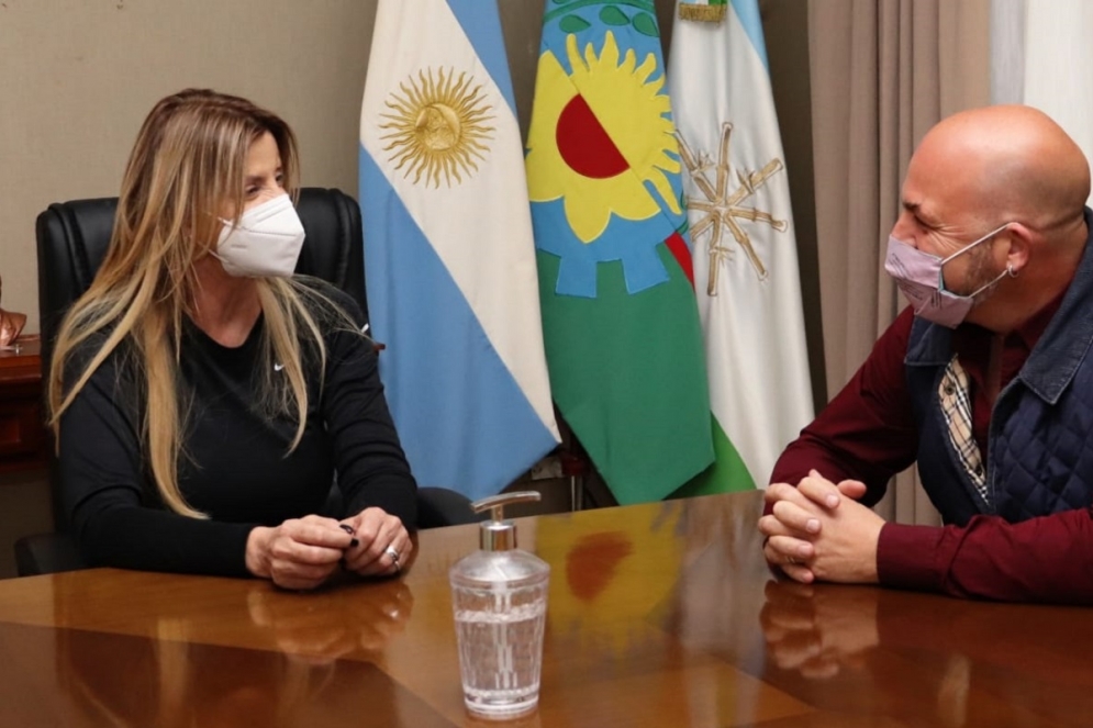 La intendenta recorrió el ICC y se fotografió con Sarlenga en su despacho.