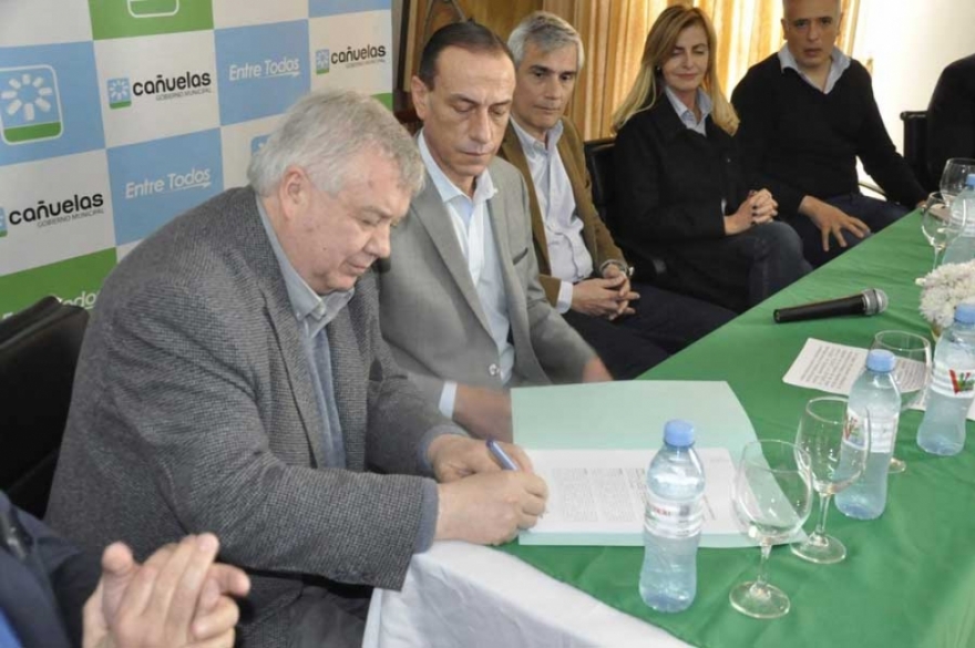 Salud Pública: El gobierno y la UBA celebraron un convenio