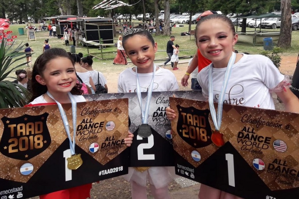 Las chicas cañuelenses con sus premios. 