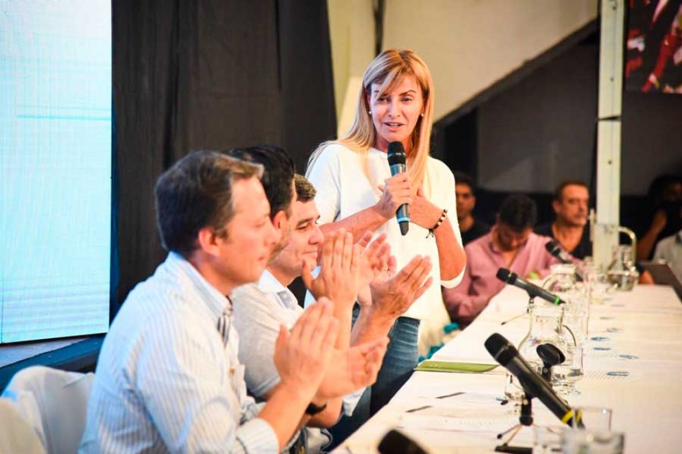 Marisa Fassi dando su discurso en el Congreso partidario. 