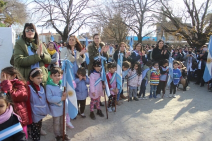 Estudiantes juraron a la Bandera Nacional