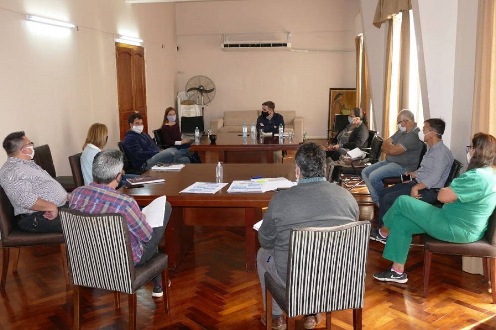 Los integrantes del Comité en plena reunión. 