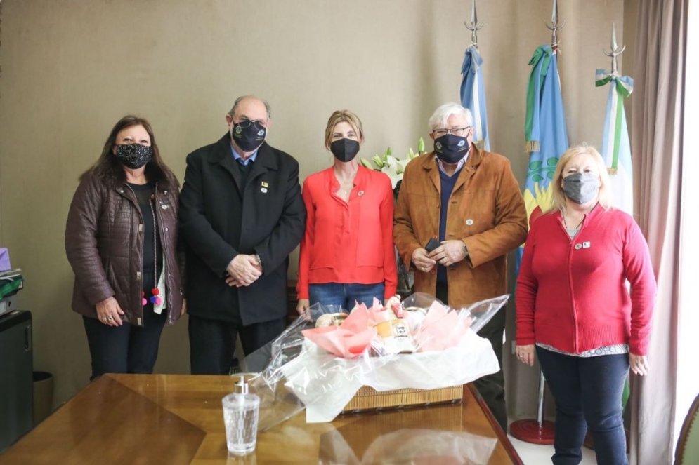 Proyectan montar una sala de cirugías de cataratas en el Hospital Marzetti