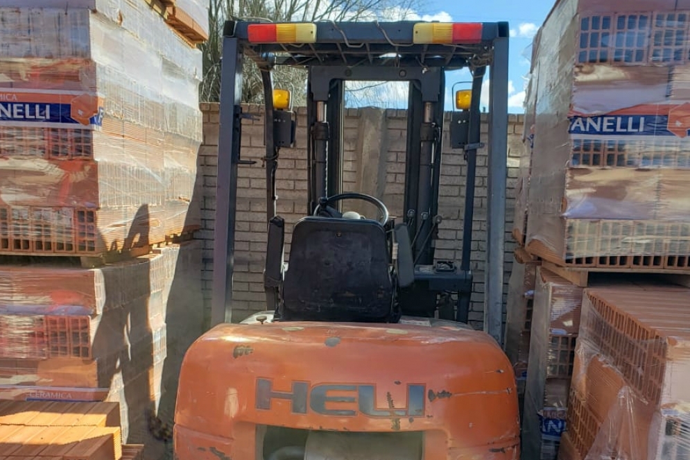 El autoelevador robado en Campana.