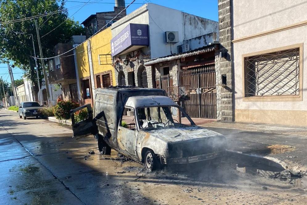 Los Bomberos intervinieron de inmediato para evitar males mayores.