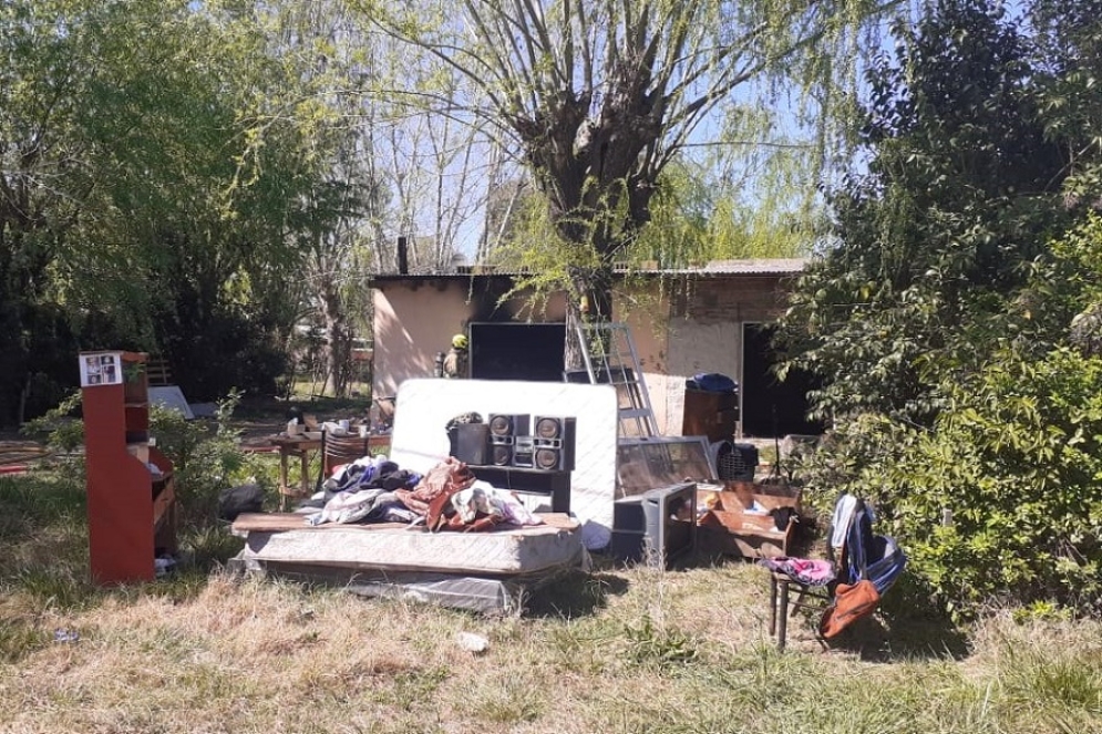 Estaban secando ropa en una estufa y se desató un incendio voraz