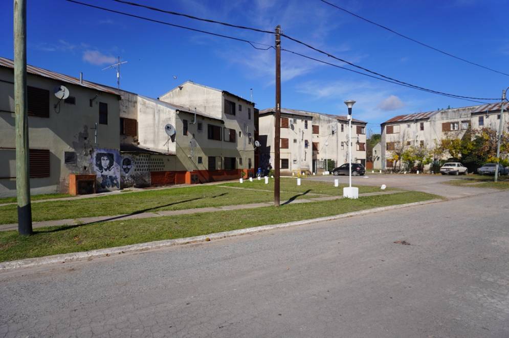 Hay 250 viviendas habitadas. Se inauguró en el 93&#039;.