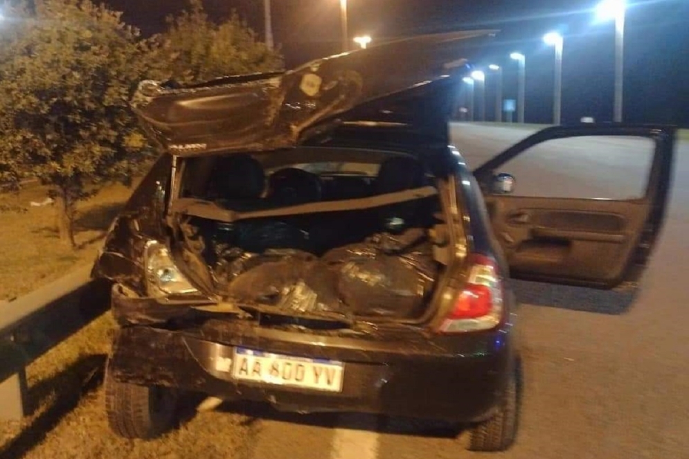 El Clio quedó destrozado.