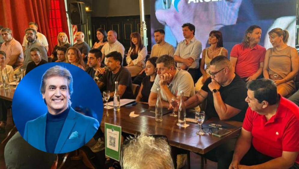 La mesa de presentaci&oacute;n, con peronistas y ex libertarios.