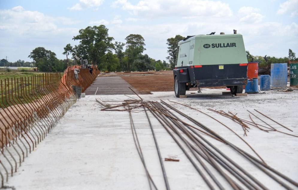 La obra publica paralizada. Los sectores que impulsaron esta caída en noviembre 2023: construcción, industria y transporte.