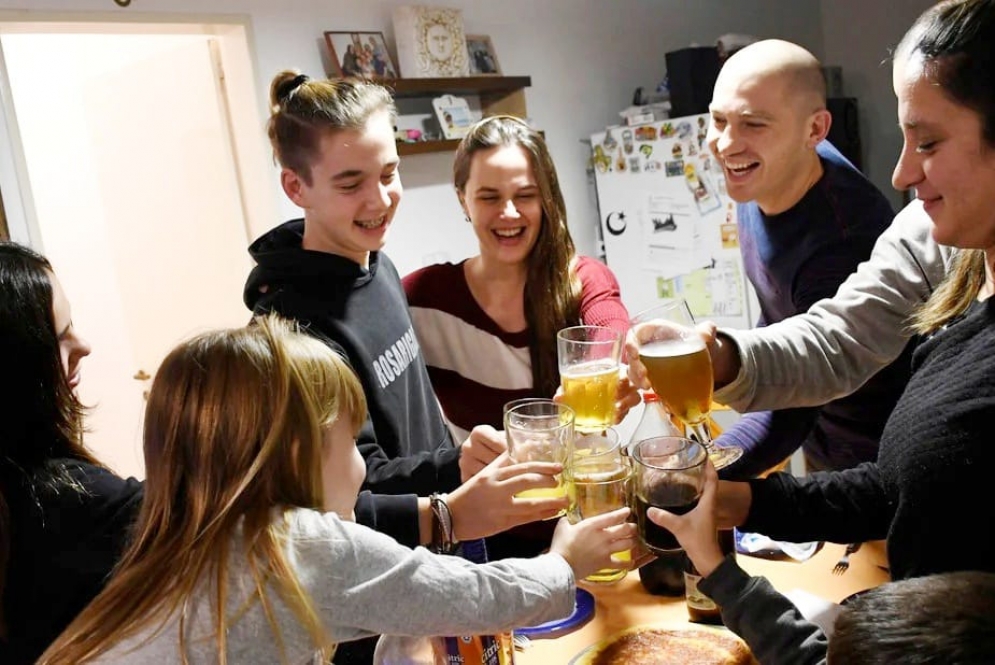 Las reuniones vuelven con un máximo de diez participantes.