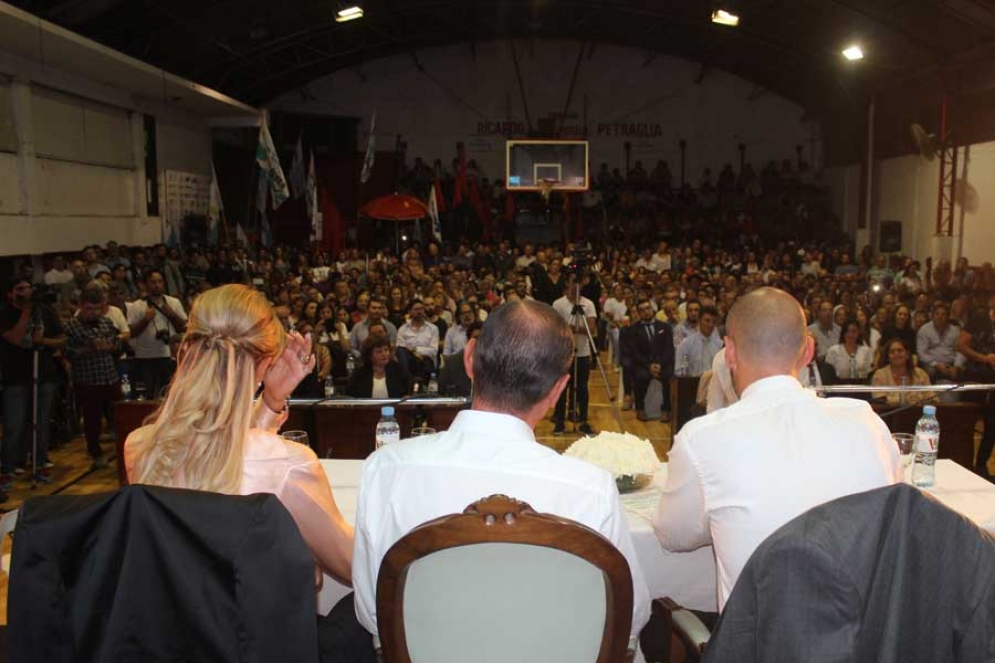 Fassi, Arrieta y Mazzanti frente al público en la apertura de sesiones. 