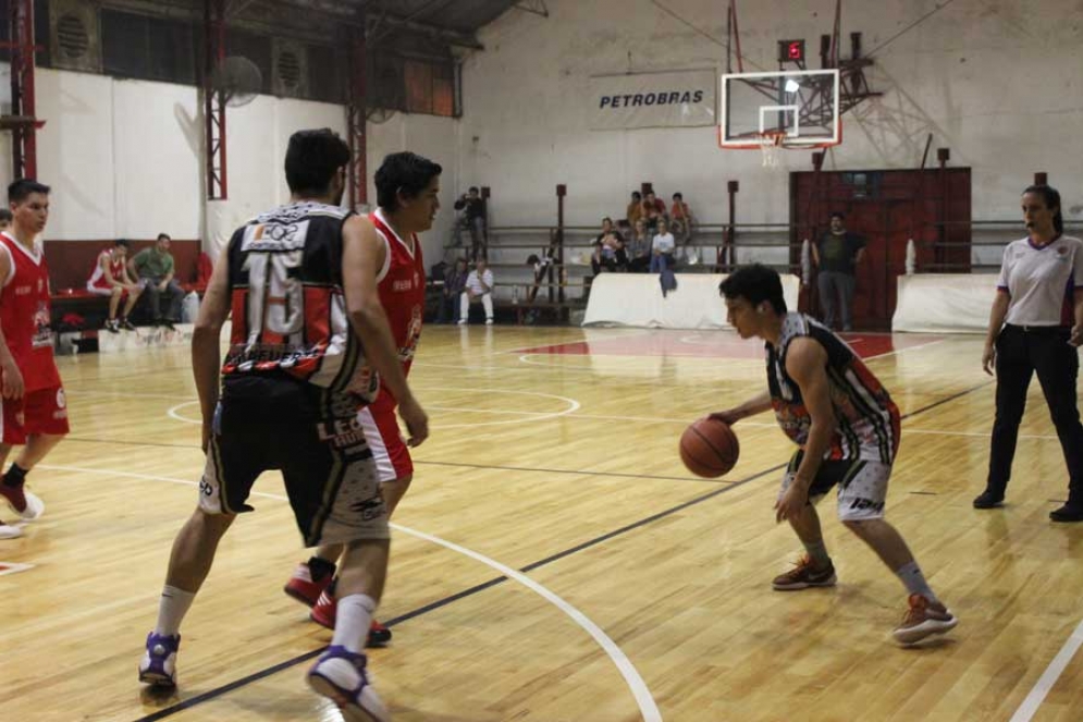 Cañuelas le ganó el primer partido a Talleres de Escalada