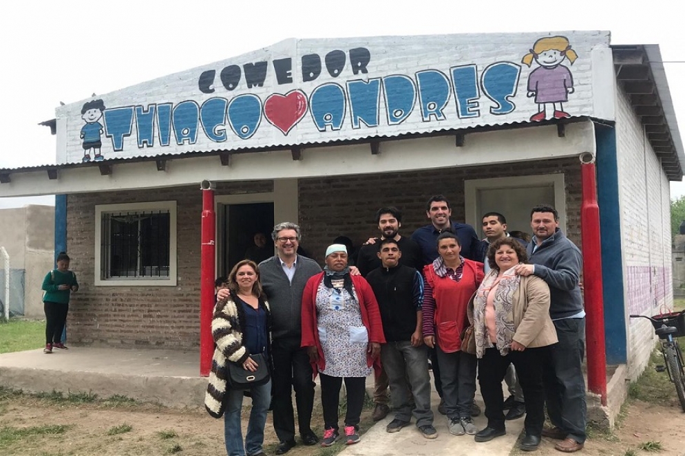 Los concejales de Cambiemos junto a Di Liscia en el Comedor de Margarita Barrientos. 