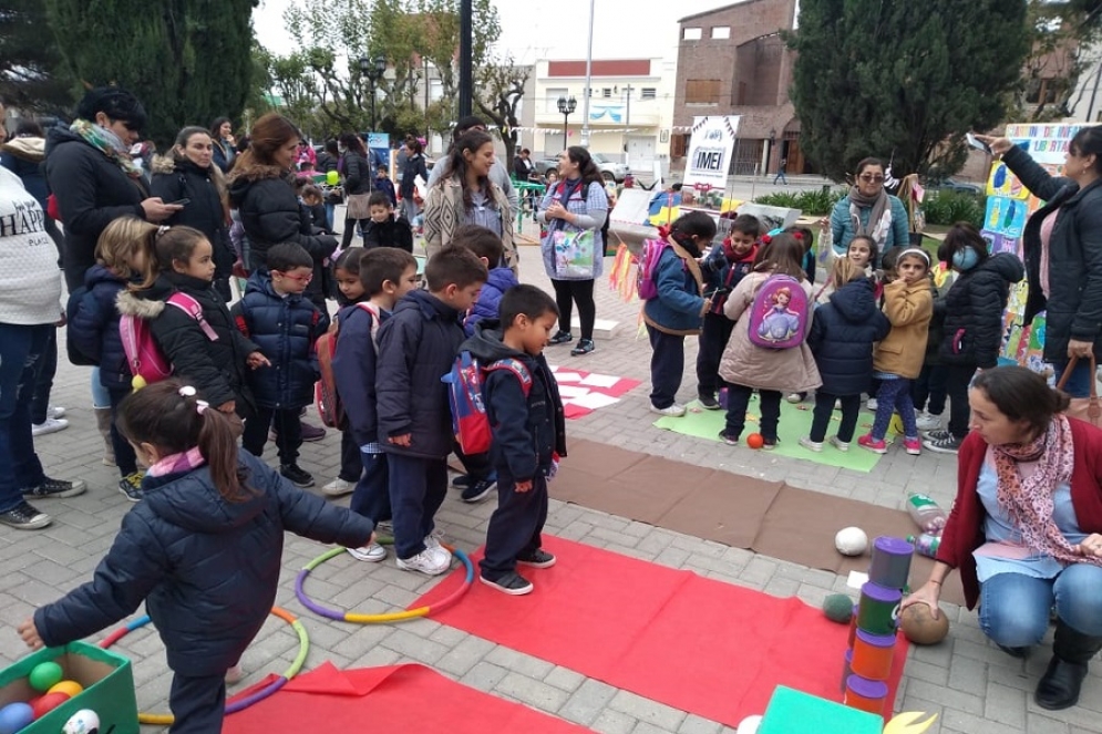 Nuestros niños, juntos en la Plaza San Martín