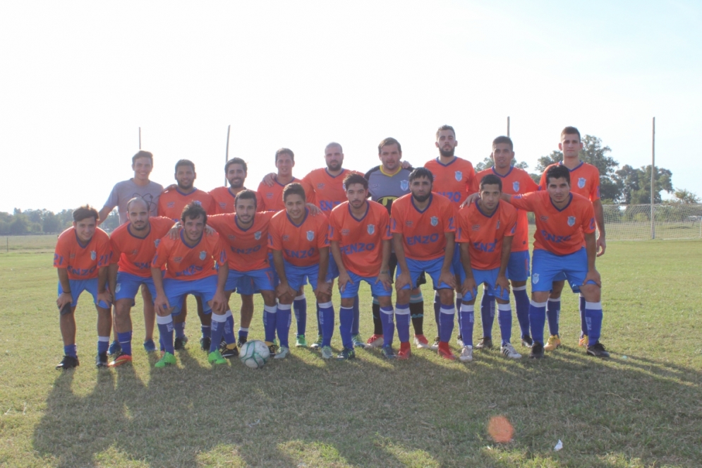 &quot;La Academia&quot; detuvo la carrera triunfal de San Esteban.