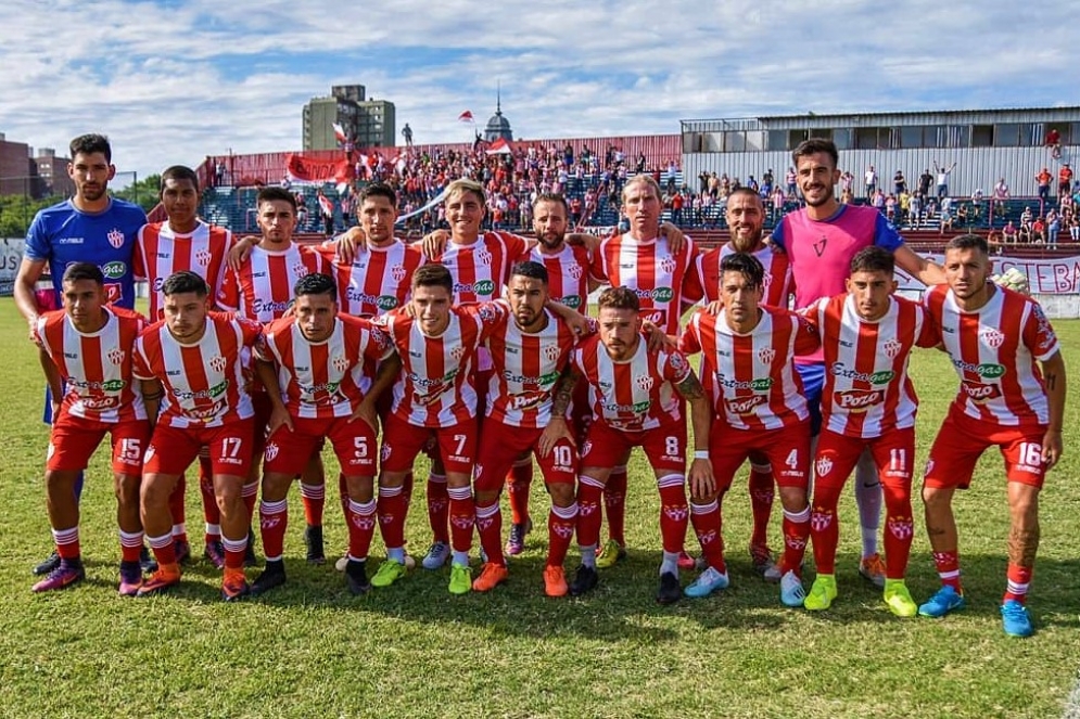 Maidana y Guzmán con el plantel, el día de la obtención del Apertura 2019.