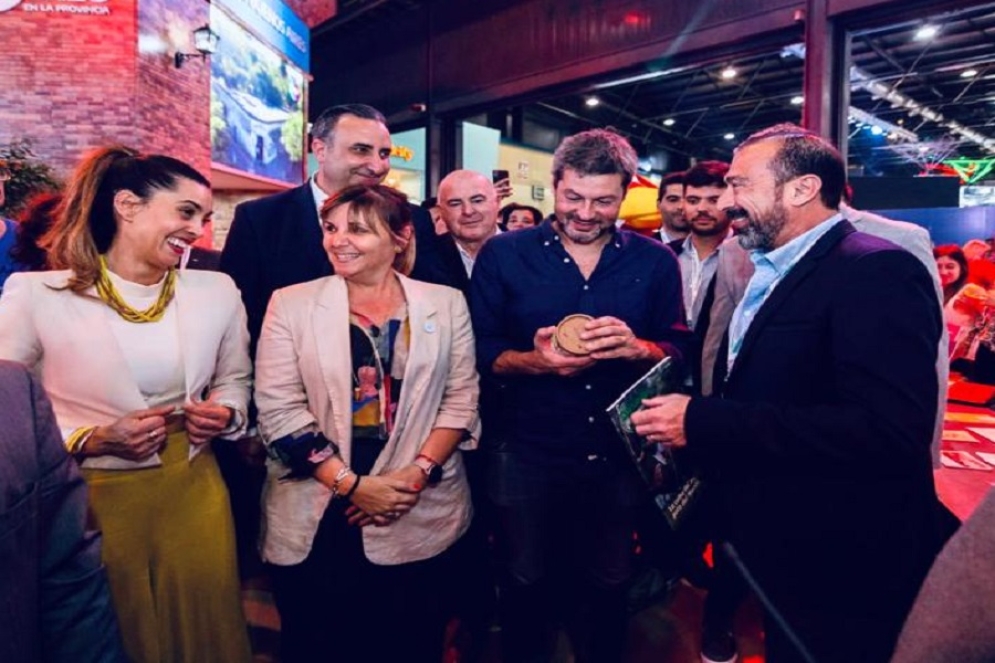 Funcionarios nacionales y provinciales visitaron el stand de Cañuelas.