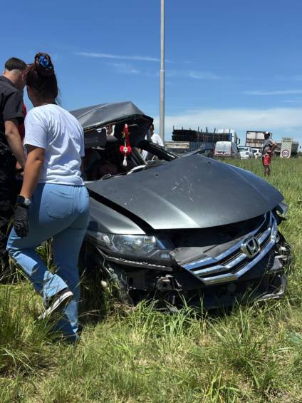 Grave choque en ruta 3: tres personas resultaron heridas y tuvieron que ser rescatadas por bomberos