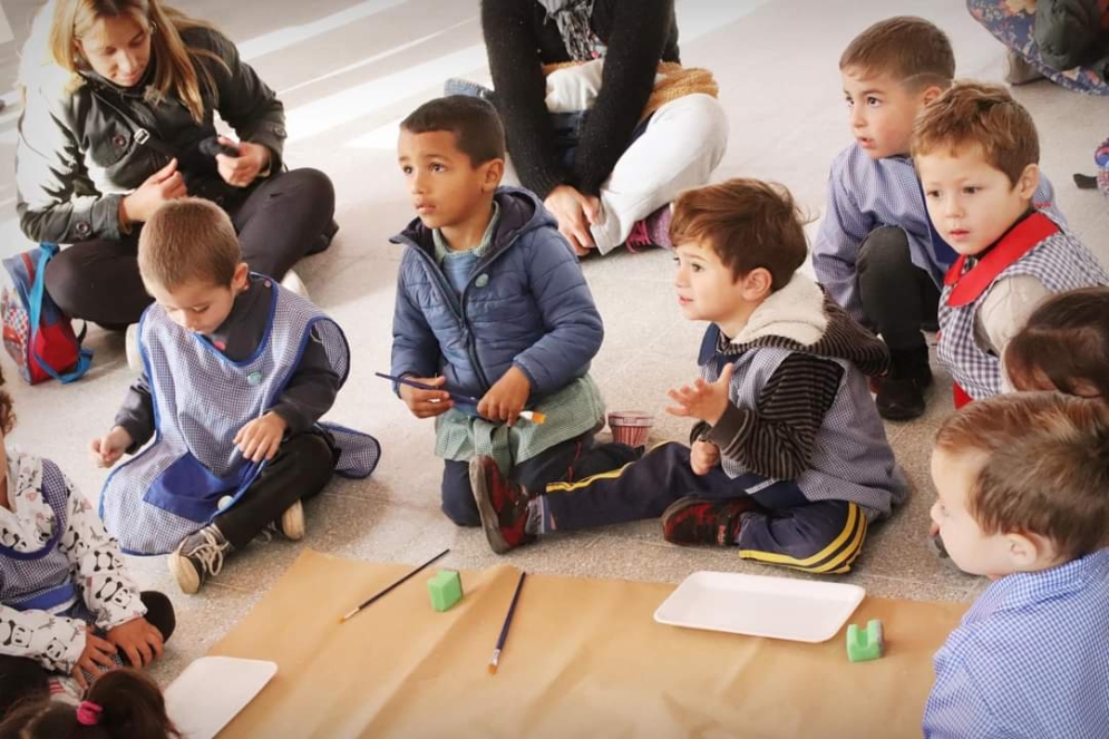 Los niños en su primer día de clases.