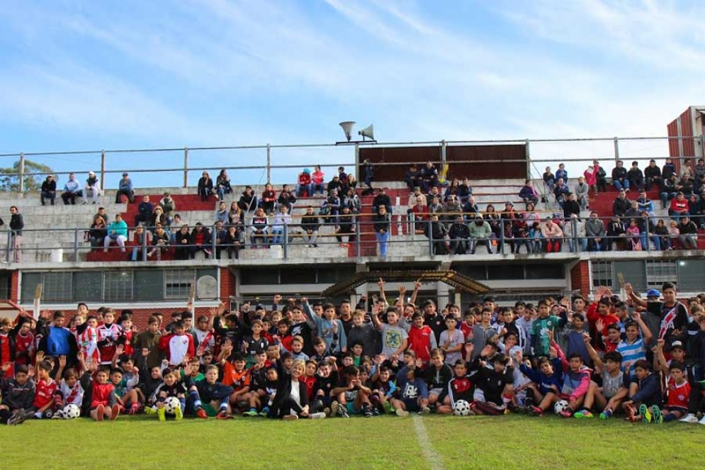 Se concretó la jornada riverplatense y reunió a medio millar de pibes