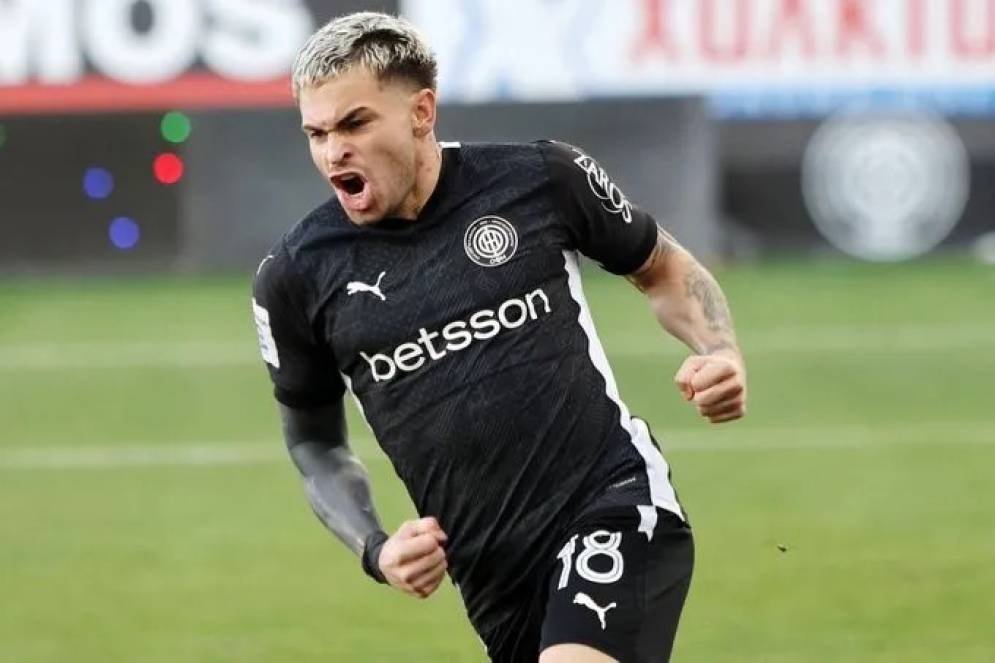 Nuss, gritando como se gritan los goles.