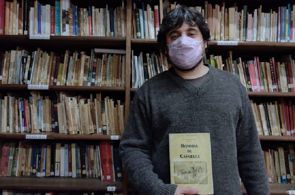El director de la Biblioteca Popular Domingo Faustino Sarmiento de Cañuelas y uno de los oradores del conversatorio.