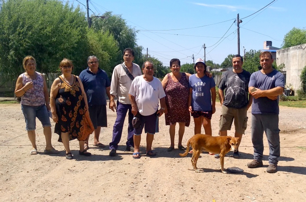 Los aires acondicionados funcionan a medias y una vecina insulinodependiente debe tirar medicación por la falta de energía.
