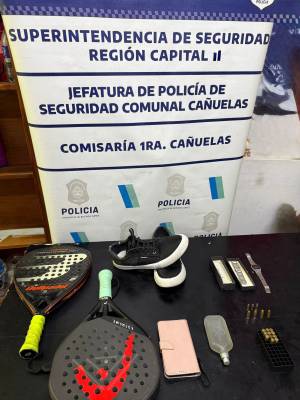 Parte de los elementos incautados en el procedimiento.