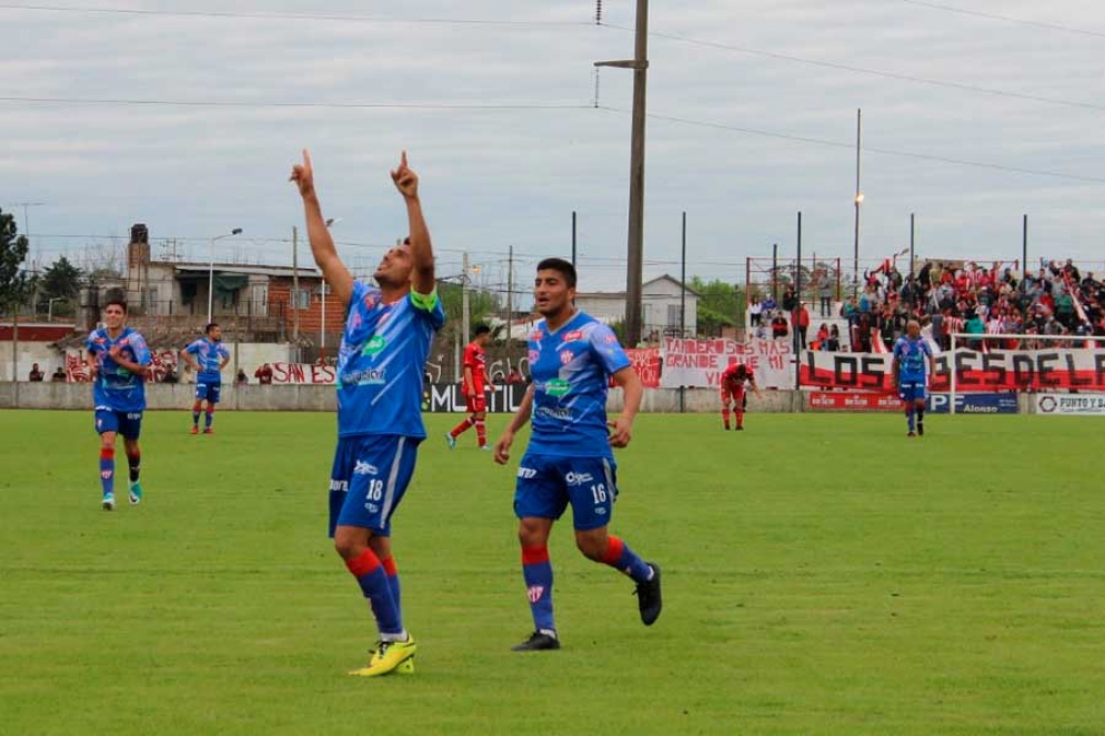 Gastón Grecco selló la goleada por 4 a 0. 