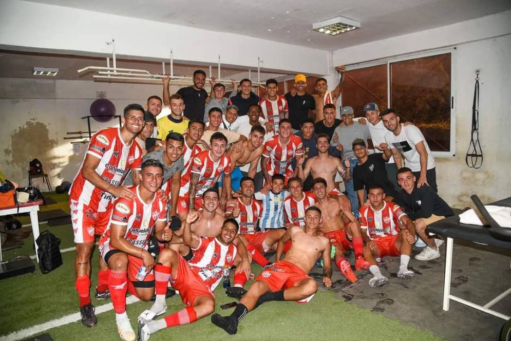 Un plantel comprometido que festeja en el vestuario. Ph: prensa CFC.