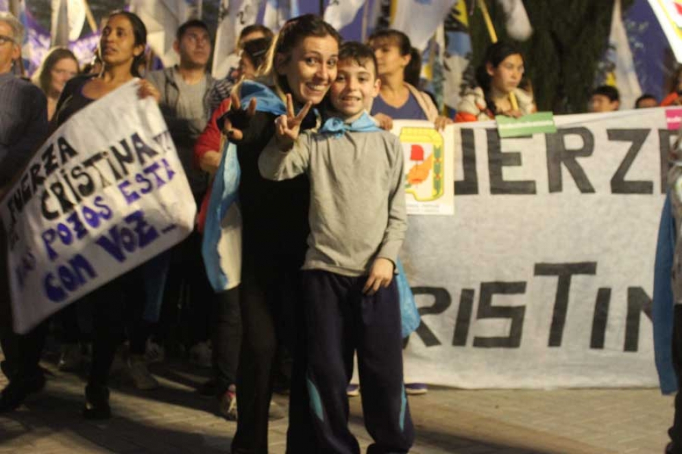 Muchas familias se acercaron a la Plaza San Martín. 