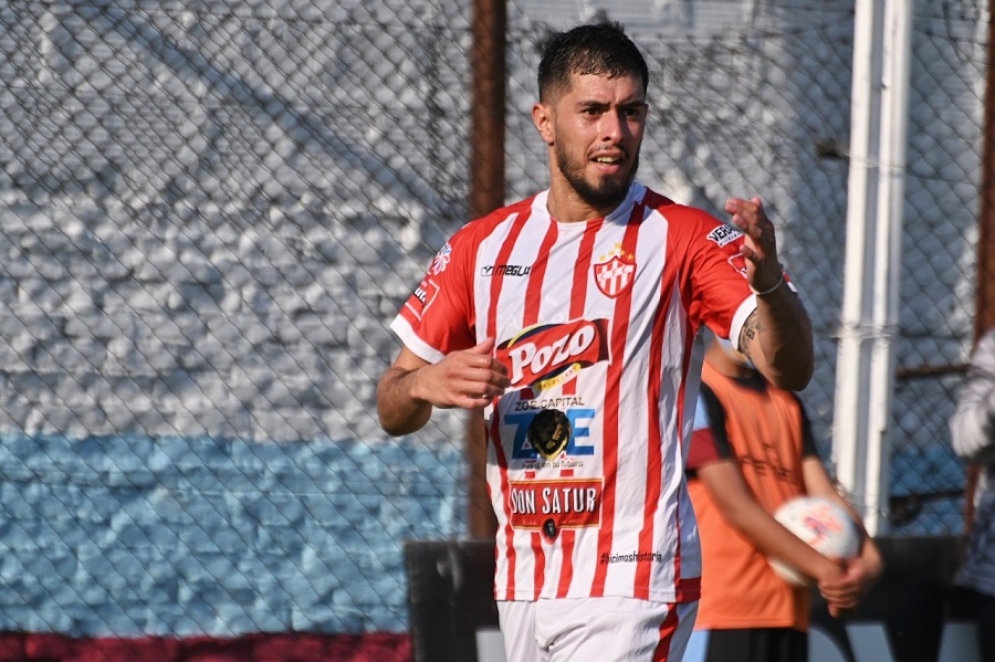 Indomable. Diego Aguirre es el goleador de la B Metropolitana. FOTO: Jonathan Argañaraz