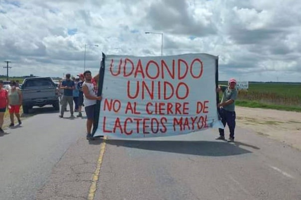 Un grupo de vecinos encabezó una protesta en la ruta 215.