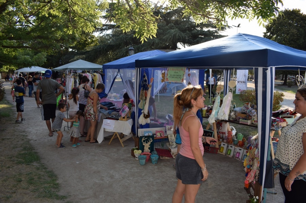 Gran convocatoria en la primera &quot;Feria de Mujeres Creadoras y Productivas&quot; de 2018