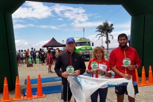 Guillermo Su&aacute;rez, Mirtha Dom&iacute;nguez y Facundo Su&aacute;rez en Punta Lara.