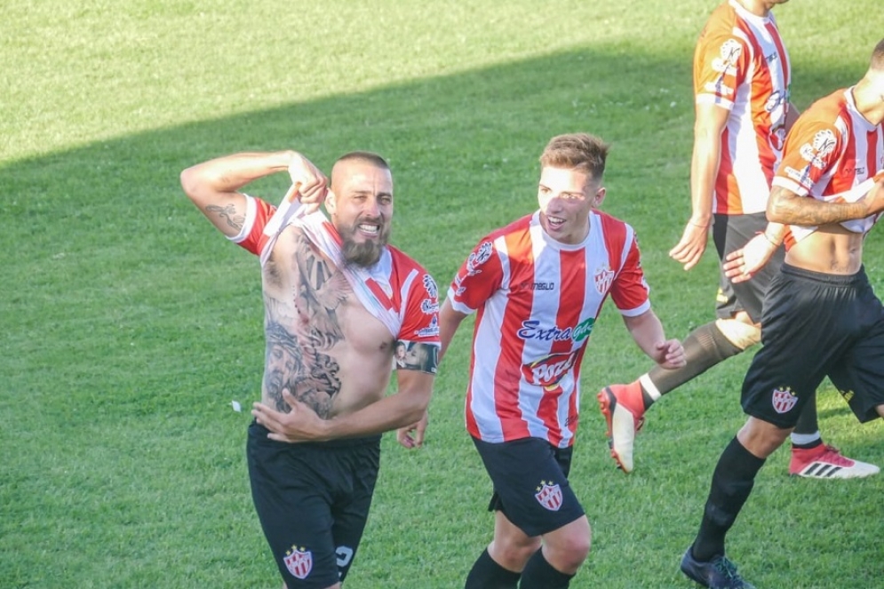 Maidana y Guzmán, responsable material e intelectual del gol del triunfo.