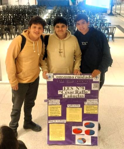 Estudiantes cañuelenses expusieron sobre el consumo problemático