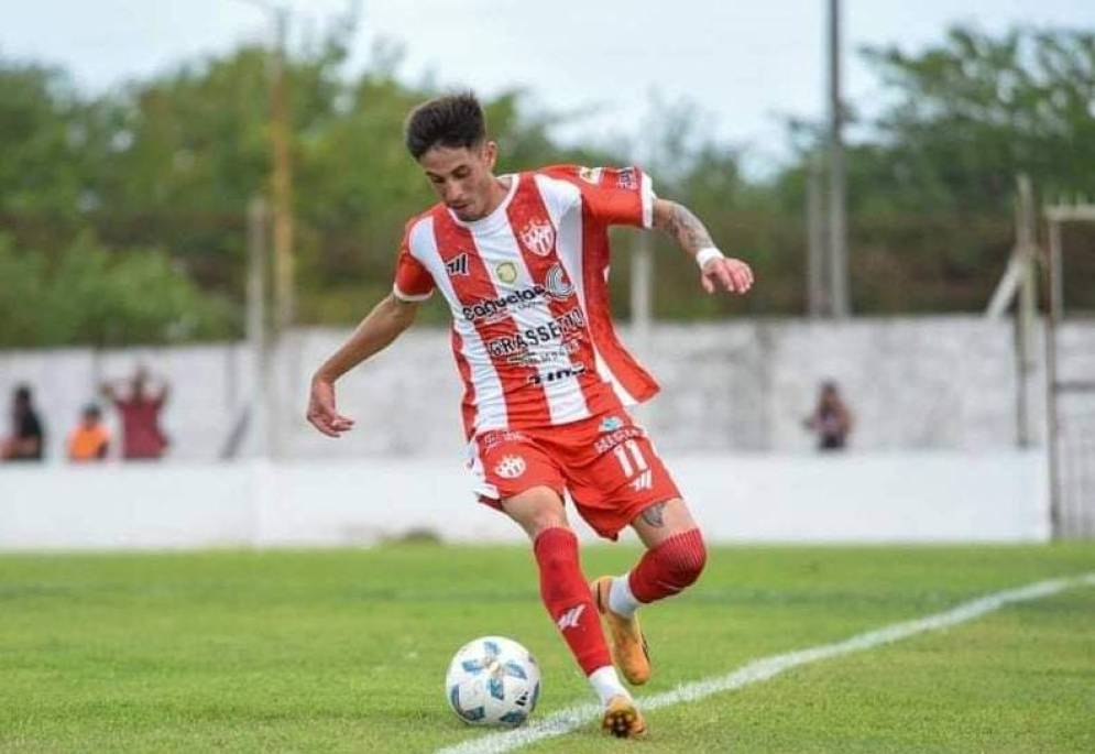 Giménes entró en el ST. Ni bien comenzado el partido se lesionó Guerrero.