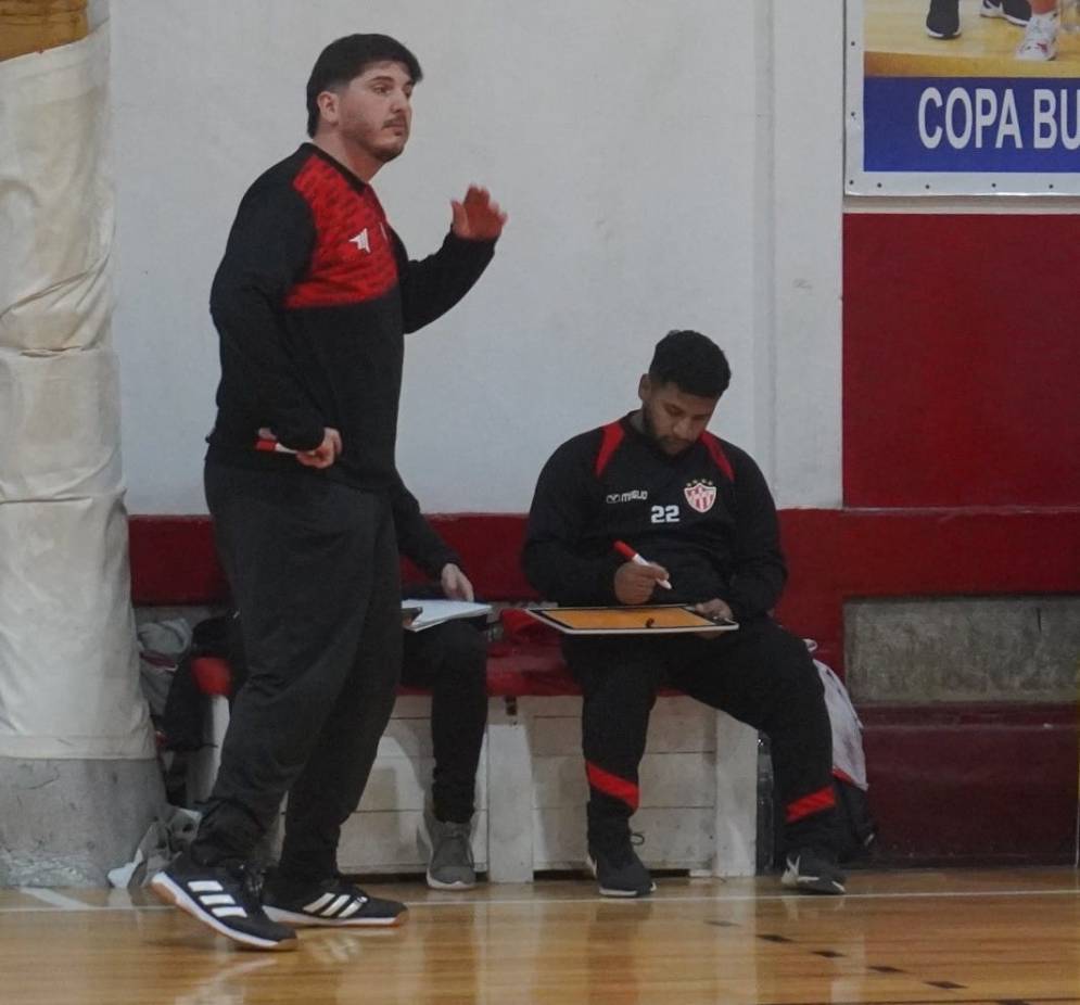 El cuerpo técnico albirrojo tomó nota de la derrota.