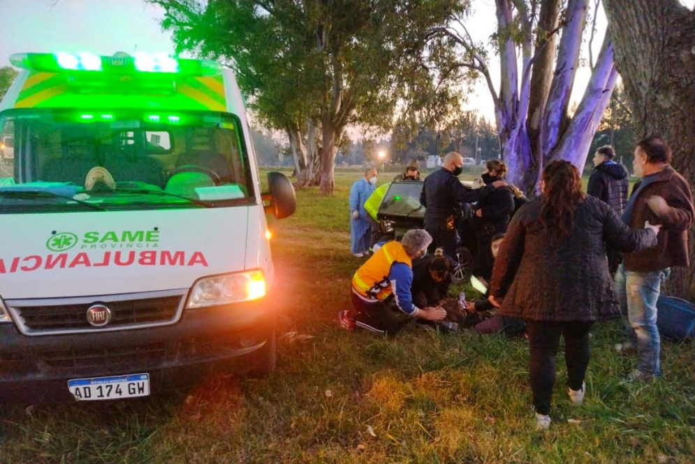 Los médicos atendiendo a Valentina. 