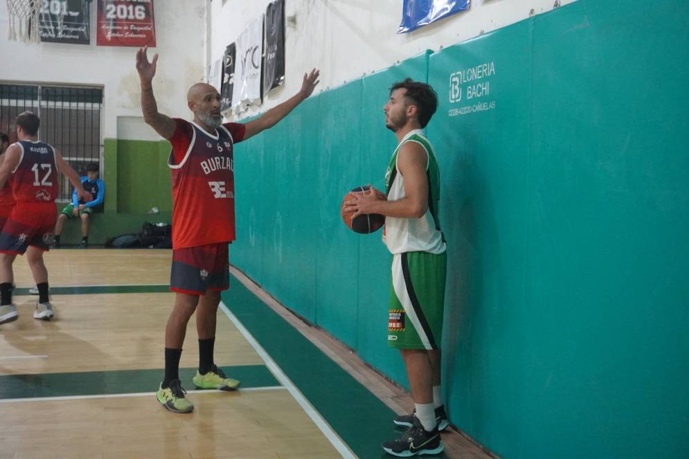 El &quot;pelado&quot; de la visita, fue una atracción en la noche del Politano.