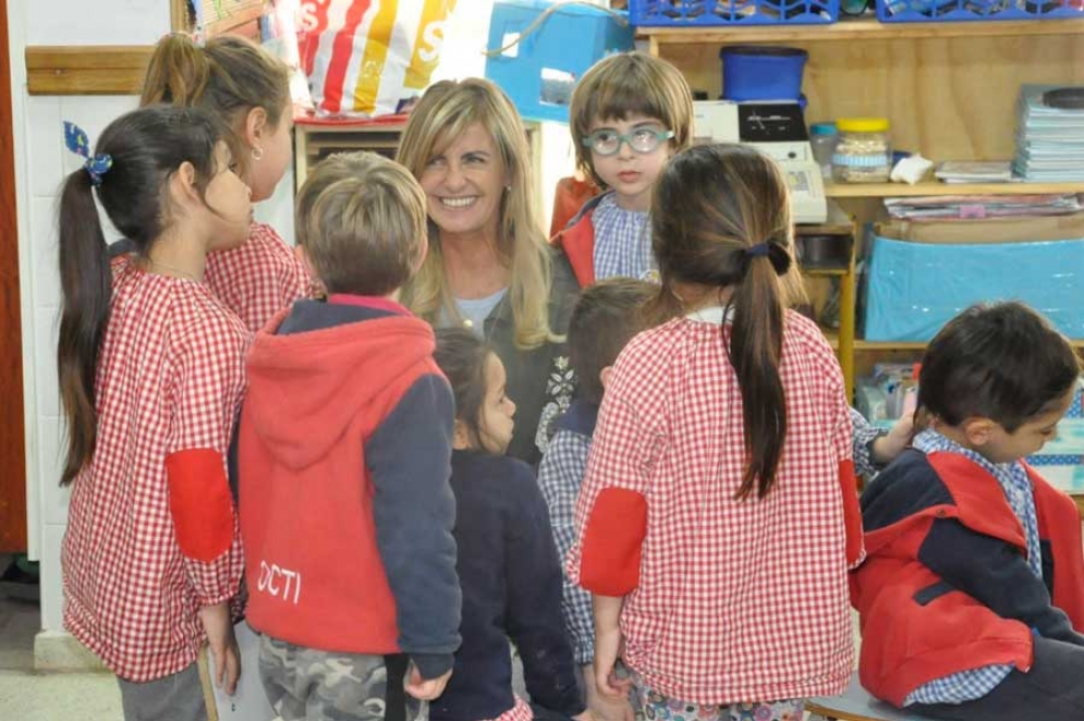 La intendenta Marisa Fassi estuvo junto a los alumnos del Jardín N°911. 