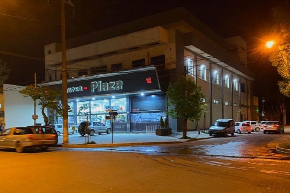 &quot;Super Plaza&quot;, ubicado en Alem al 800, frente al Parque de la Salud.