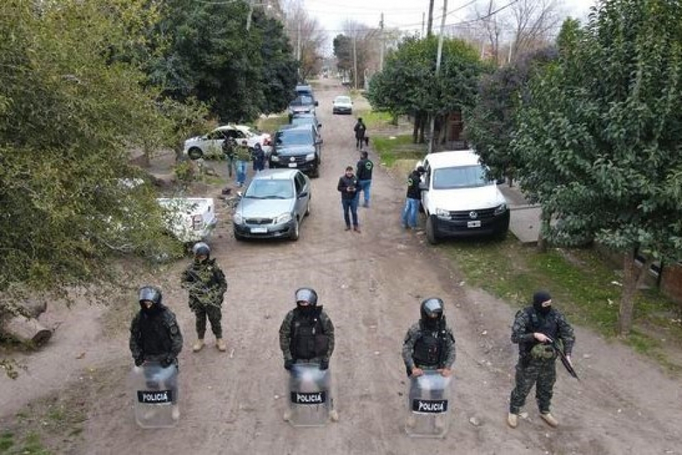 La policía allanó viviendas de Almirante Brown, Guernica, La Matanza y Longchamps.