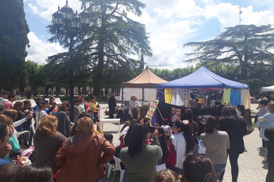 La &quot;5ª Feria del Libro&quot; se vive a pleno
