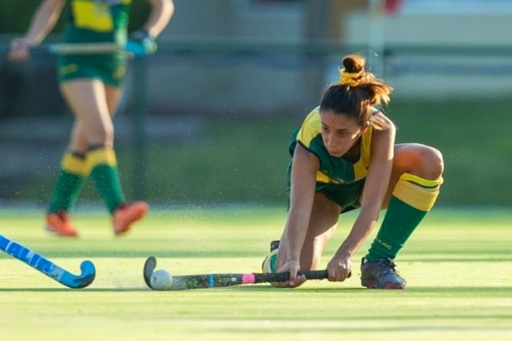 Agustina Guillermet recibiendo la bocha.