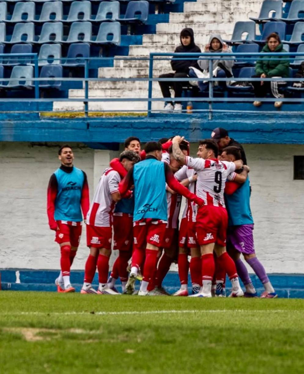 El "rojo" se mantiene a uno de Luj&aacute;n (FOTO: Instagram @cfc1911).