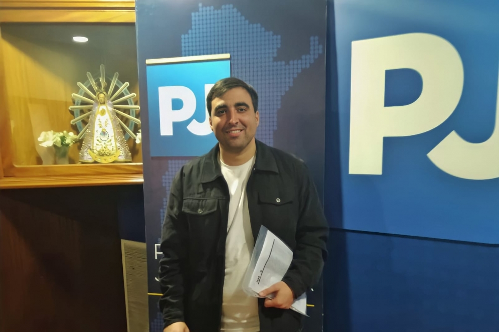 Guido Peralta trabaja en el Vacunatorio del Club San Martín.