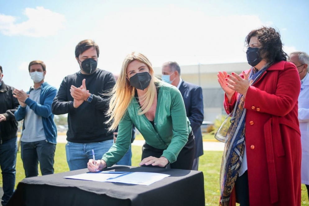 Marisa Fassi y los ministros de Salud, Carla Vizzotti y Nicolás Kreplak.